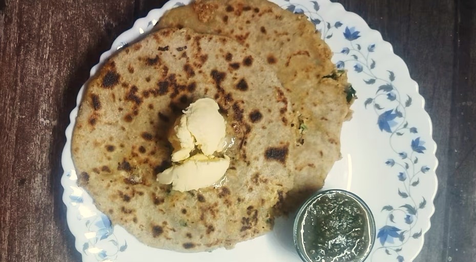 Paneer-Paratha-with-Green-Chutney-and-Butter_Rasoi_Meal